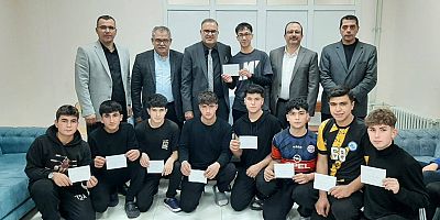 TURNUVA ŞAMPİYONLARI ÖDÜLLERİNİ ALDI