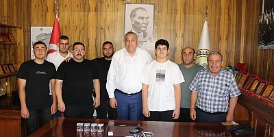TUZLUKÇU BELEDİYE BAŞKANI AKBUĞA VATANDAŞLARLA BAYRAMLAŞTI