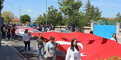 TUZLUKÇUDA  GENÇLİK YÜRÜYÜŞÜ YAPILDI 
