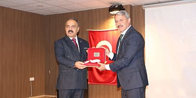 YUNAK BELEDİYESİNDEN TÜM ÖĞRETMENLERE HEDİYE