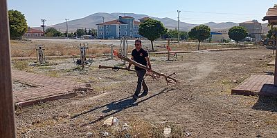 YUNAK FATİH MAHALLESİ’NDEKİ PARK ALANI TEMİZLENDİ, UMUTLAR YENİDEN FİLİZLENDİ. YENİ BİR BAŞLANGIÇ... 