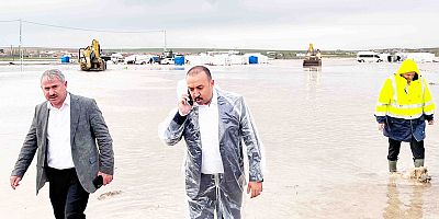 YUNAK KAYMAKAMI VE BELEDİYE BAŞKANI SELDE ZARAR GÖREN YERLERİ İNCELEDİ 