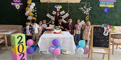 YUNAK'TA 1. SINIF ÖĞRENCİLERİNDEN OKUMA BAYRAMI