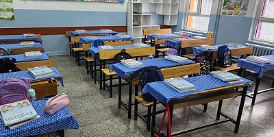 YUNAK'TA DERS KİTAPLARI DAĞITIMI TAMAMLANDI