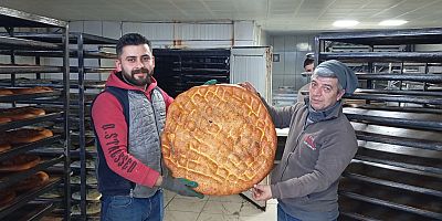 YUNAK’TA DEV AİLE BOYU RAMAZAN PİDESİ İLGİ GÖRÜYOR