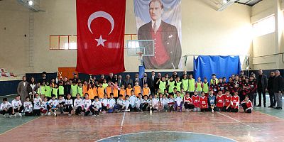 YUNAK'TA GELENEKSEL ÇOCUK OYUNLARI TURNUVASI TAMAMLANDI