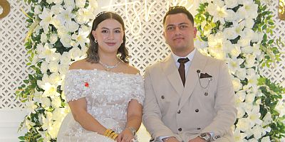 YUNAK’TA İKİ AİLENİN KALPLERİ BİRLEŞTİ : AYŞE SENA İLE BERKE , ÖMÜRLÜK SEVDAYA İLK “SÖZ”LERİNİ VERDİLER