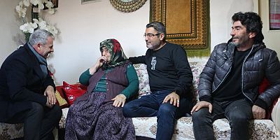 YUNAK’TA KAPILAR DAYANIŞMA İÇİN ÇALINIYOR 