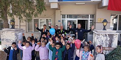 YUNAK'TA MİNİK  ÖĞRENCİLER POLİS GÜNÜNÜ KUTLADILAR