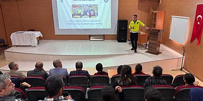 YUNAK'TA OKUL GEÇİDİ GÖREVLİSİ EĞİTİMİ