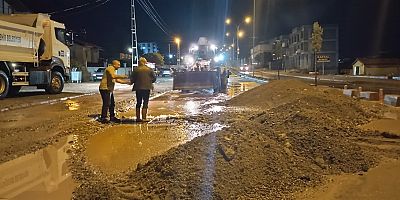 YUNAK' TA SAĞANAK YAĞIŞ HAYATI DURMA NOKTASINA GETİRDİ ,BAŞKAN GÜNALTAY SAHAYA İNDİ