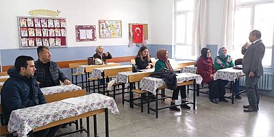 YUNAK'TA ZÜMRE TOPLANTILARI YAPILDI