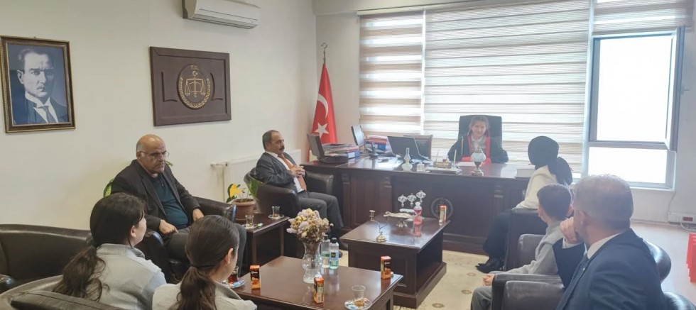 YUNAK’TA CUMHURİYET BAŞSAVCILIĞI KOLTUĞU ÖĞRENCİLERE DEVREDİLDİ