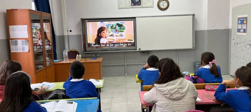 YUNAK'TA OKULLARDA İLK DERS 