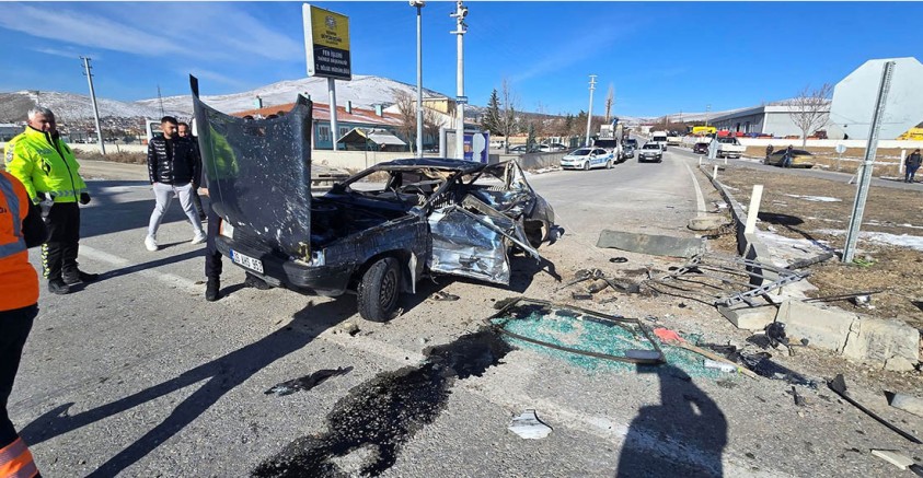 YUNAK - YAVAŞLI KAVŞAĞINDA TRAFİK KAZASI: 1 YARALI