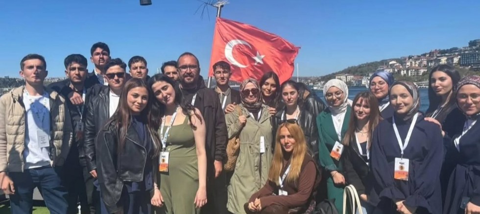 YUNAKLI GENÇ SEYYAHLAR ECDADIN İZİNDE