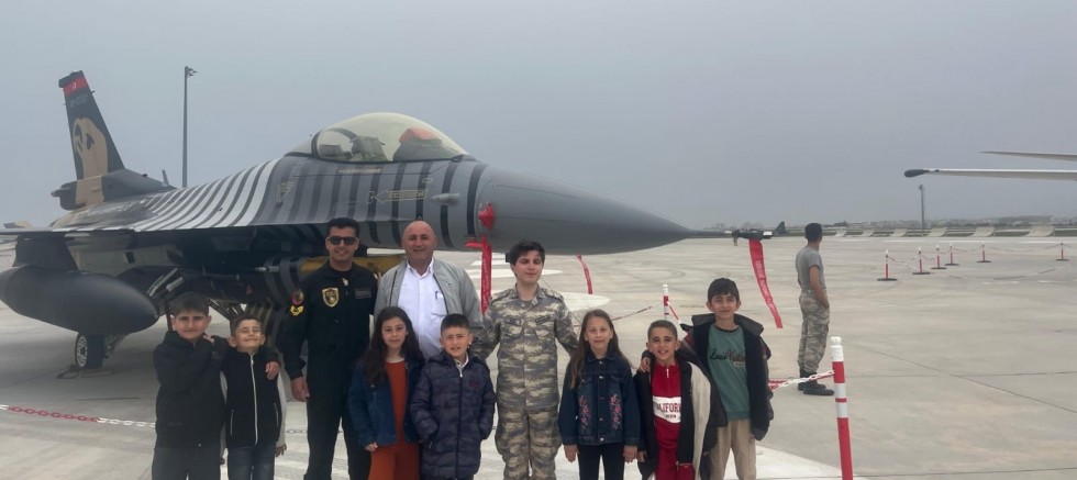 YUNAKLI MUHTAR BAYRAM ÖZTAŞ KÖY OKULU ÖĞRENCİLERİNİ UÇAKLAR VE GÖKYÜZÜYLE  BULUŞTURDU